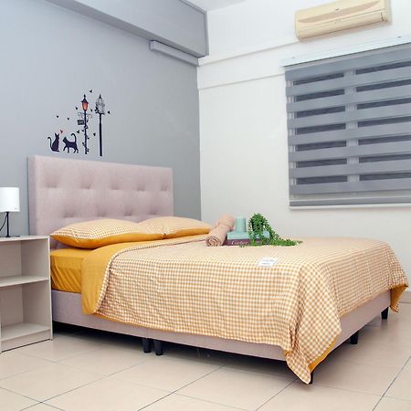 Five H Family Service Apartment Seri Kembangan Exterior foto