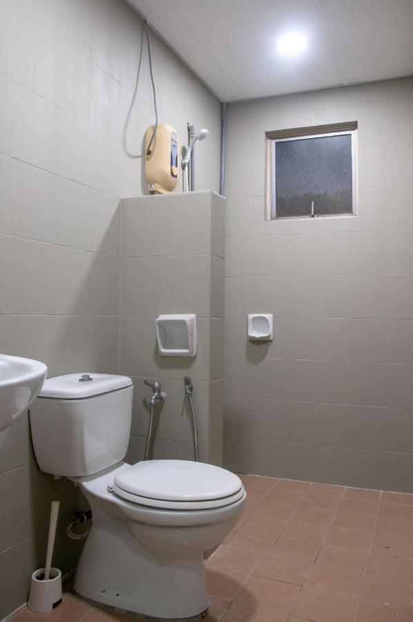 Five H Family Service Apartment Seri Kembangan Exterior foto