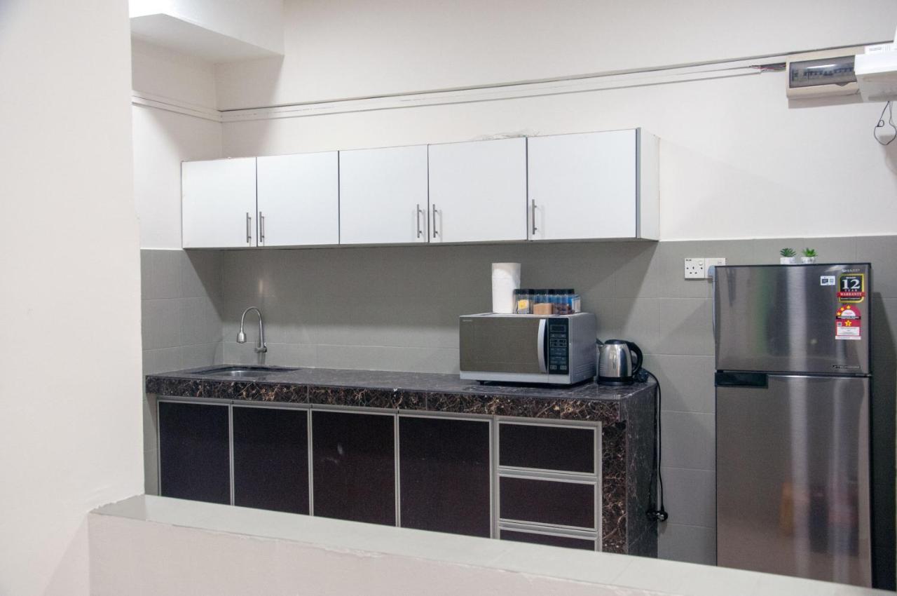 Five H Family Service Apartment Seri Kembangan Exterior foto