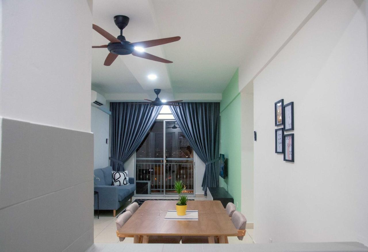 Five H Family Service Apartment Seri Kembangan Exterior foto