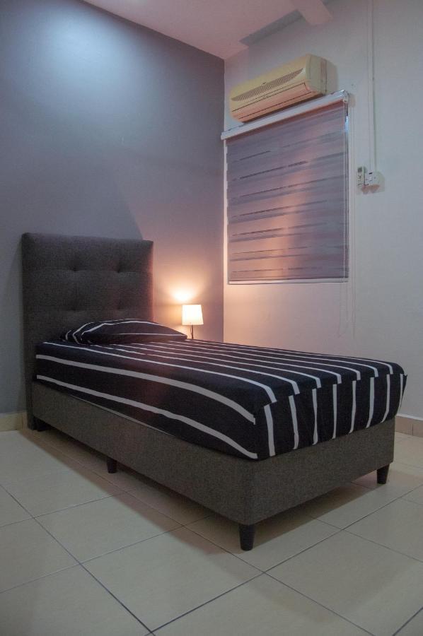 Five H Family Service Apartment Seri Kembangan Exterior foto